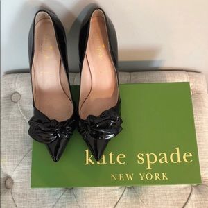 EUC w/ box Kate Spade black patent bow heels sz 6